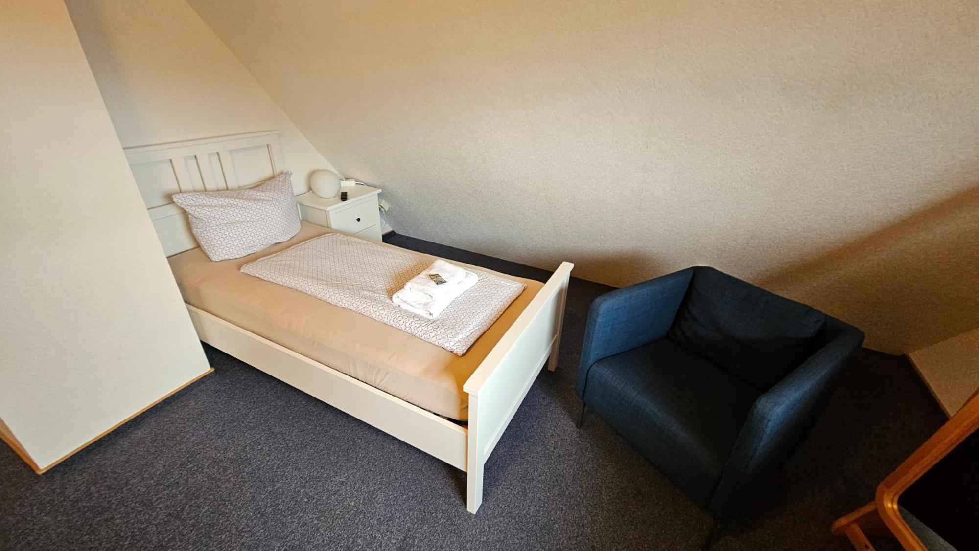 Hotel Dorfkrug Buesum - Guenstige Altbauzimmer Am Oland الغرفة الصورة