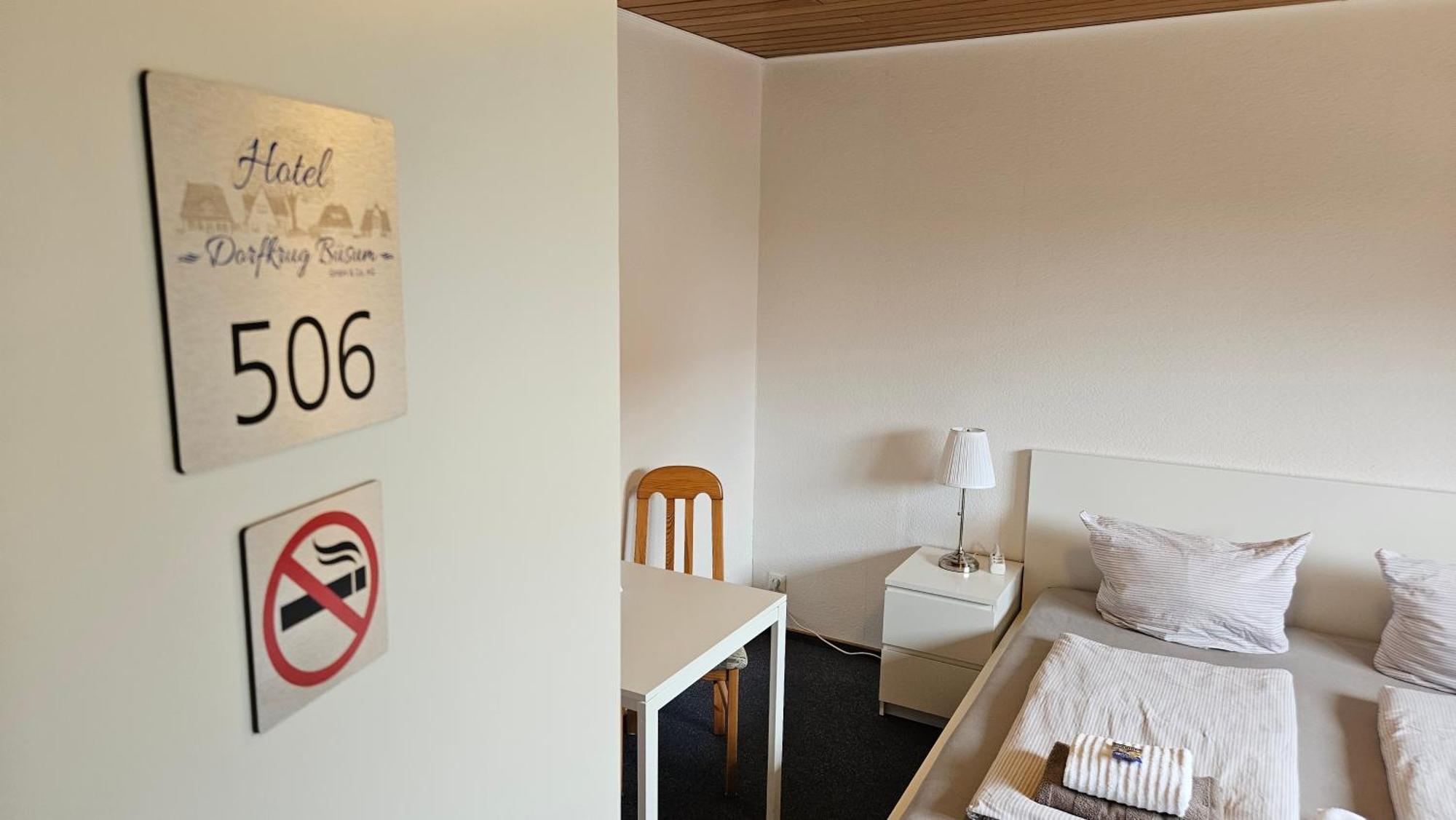 Hotel Dorfkrug Buesum - Guenstige Altbauzimmer Am Oland المظهر الخارجي الصورة