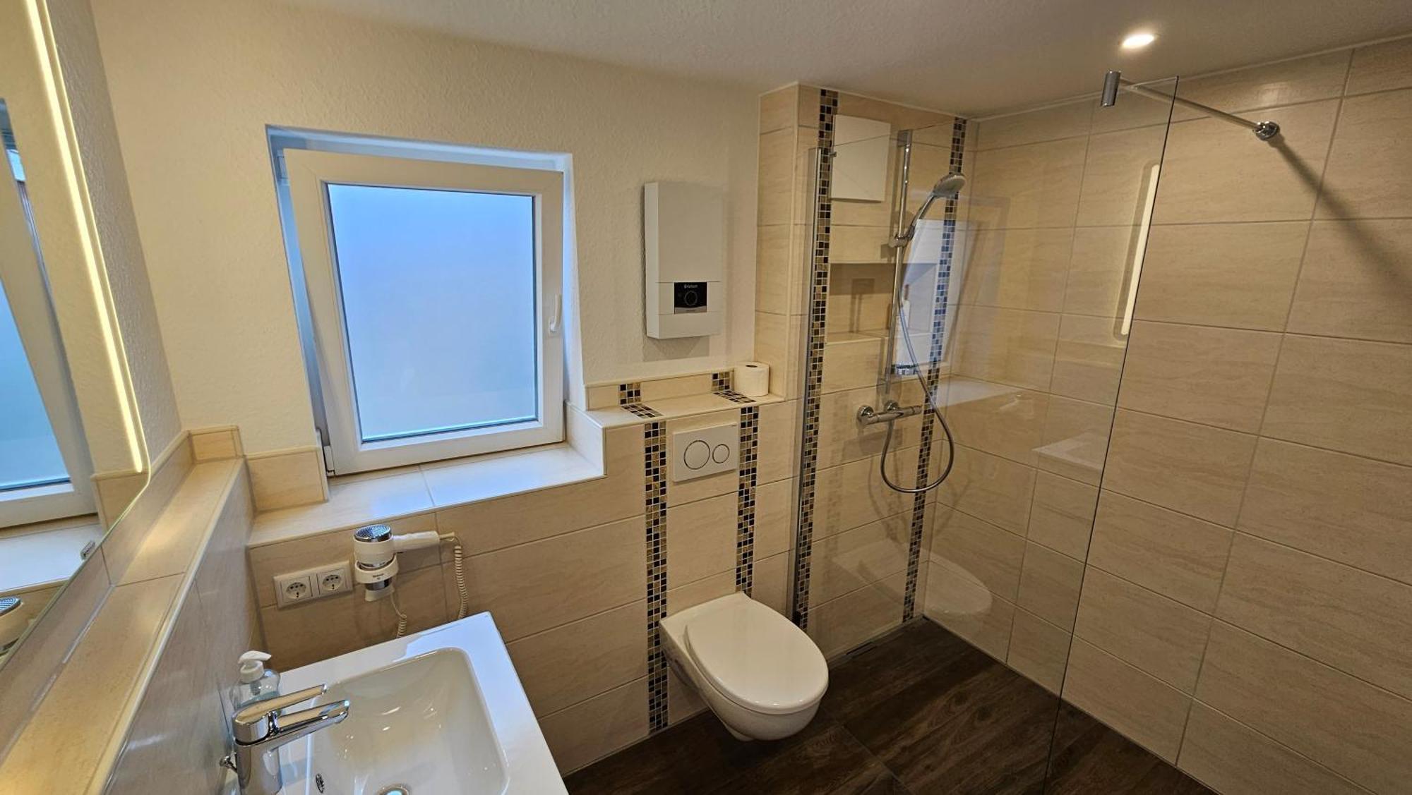 Hotel Dorfkrug Buesum - Guenstige Altbauzimmer Am Oland المظهر الخارجي الصورة