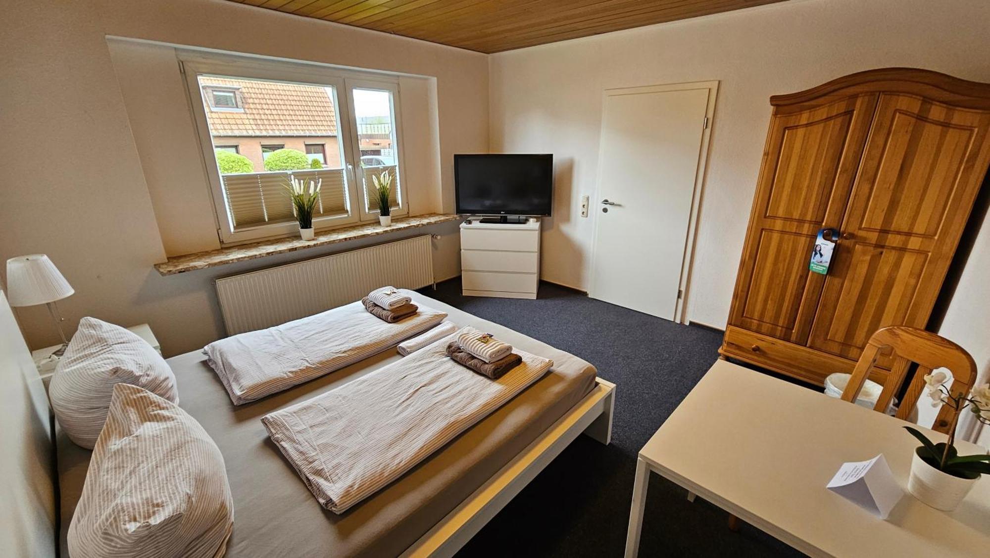 Hotel Dorfkrug Buesum - Guenstige Altbauzimmer Am Oland الغرفة الصورة