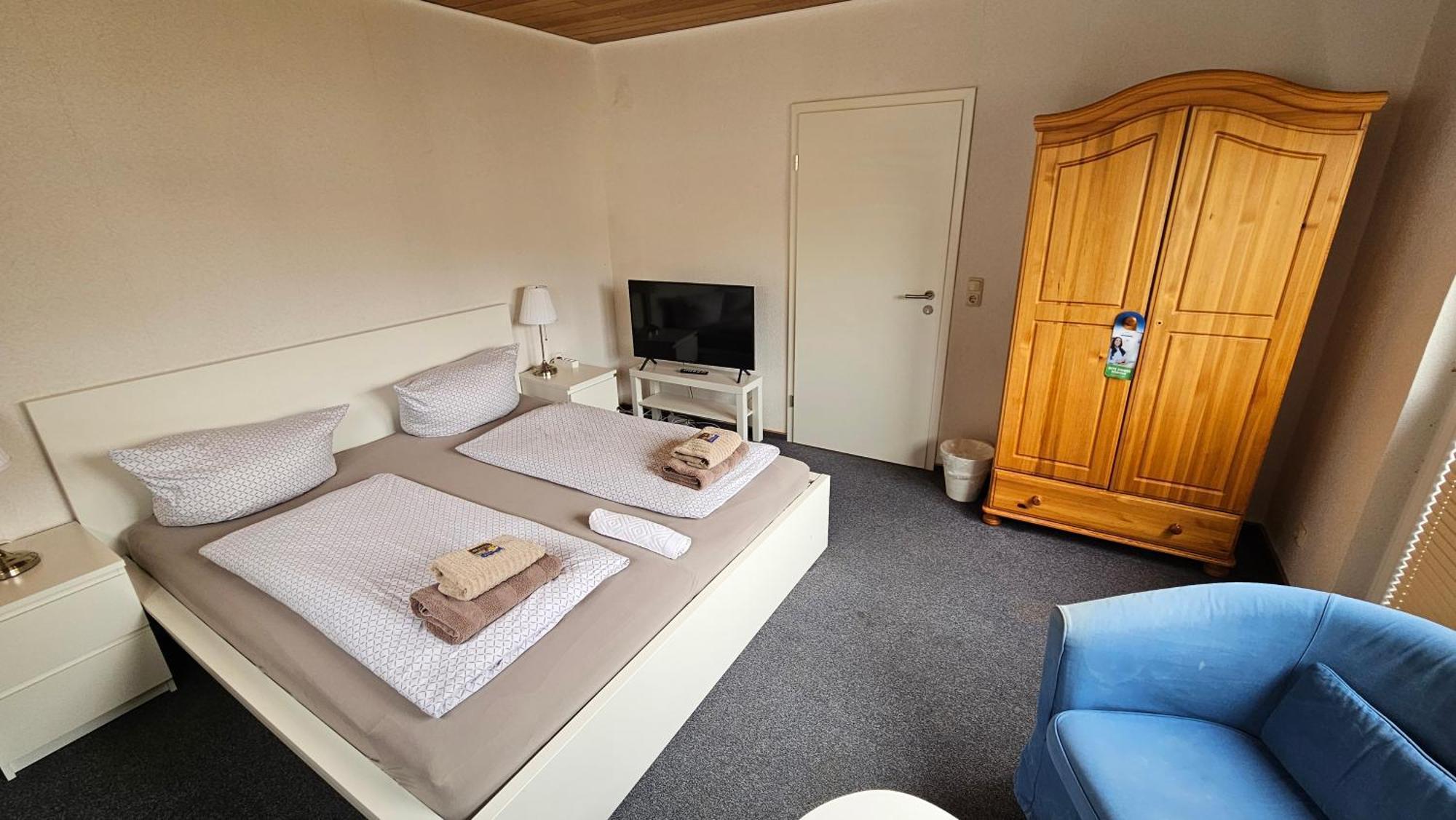 Hotel Dorfkrug Buesum - Guenstige Altbauzimmer Am Oland الغرفة الصورة